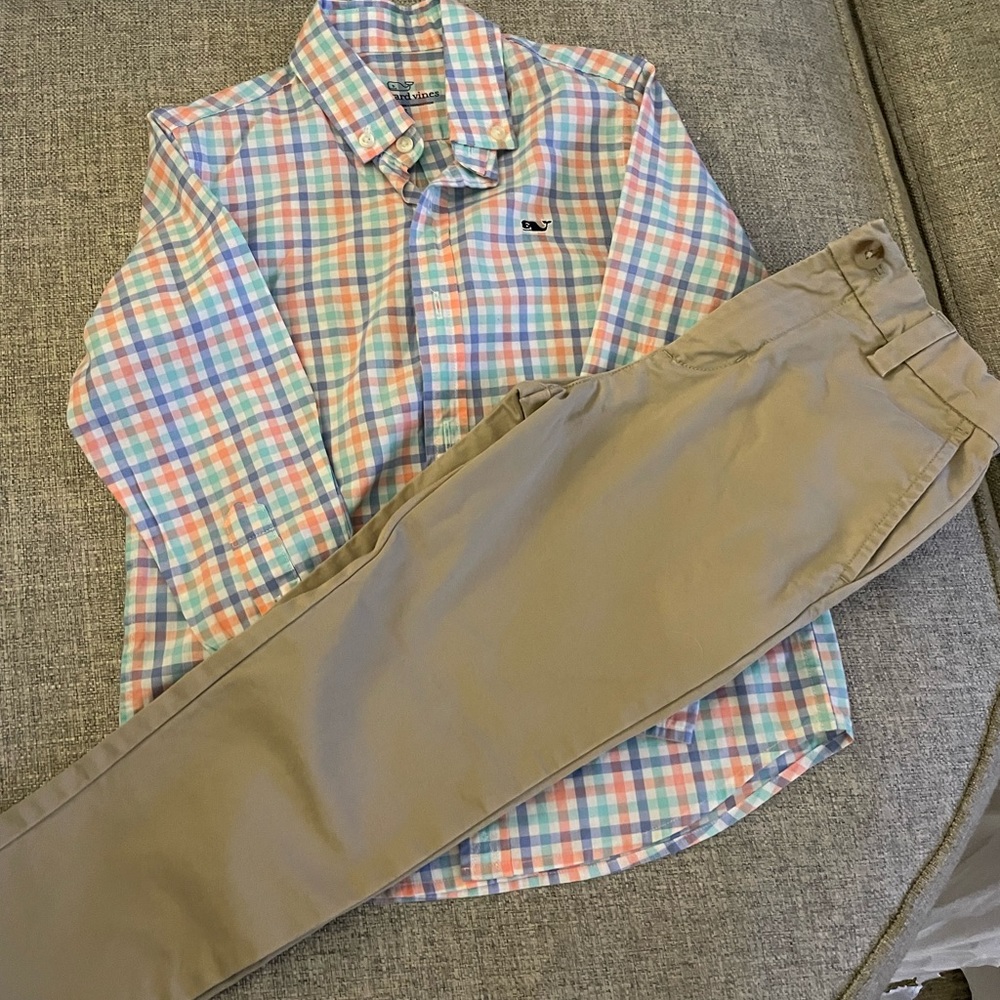Boys Vineyard Vines dress pants and button down set in size 5
